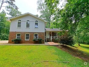 Building Photo - 844 Chandler Dr SW