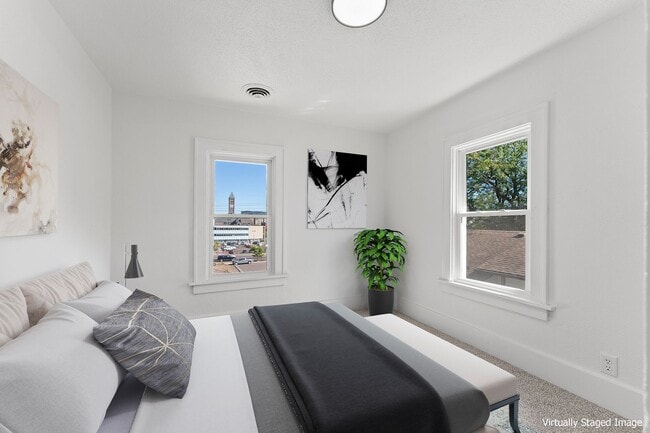 Building Photo - 414 N Spring Ave