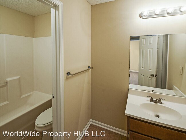 Building Photo - 3 br, 2.5 bath House - 967 Dr Hollis Price