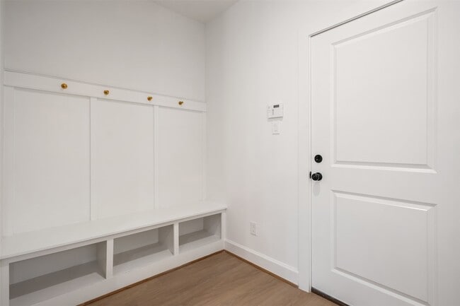 Foto del edificio - 884 Prosper St