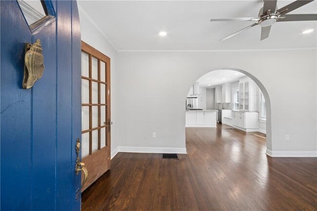 Foto del edificio - 1213 Cameron Ct NE