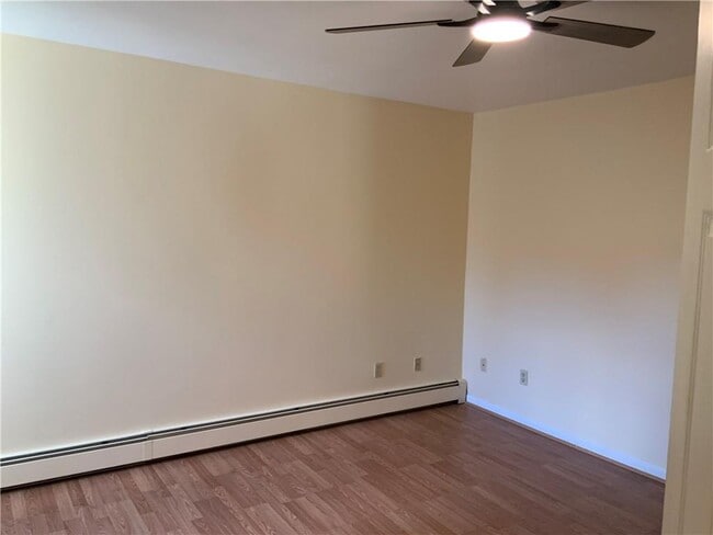 Building Photo - 23 Village Ct