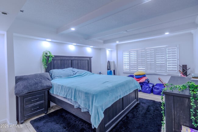 Building Photo - 7870 E Camelback Rd