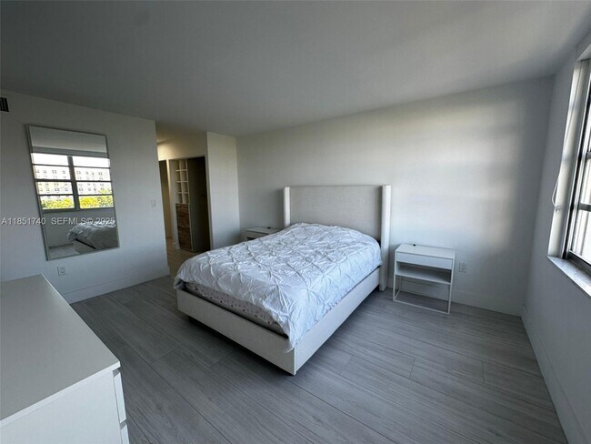 Foto del edificio - 2780 NE 183rd St