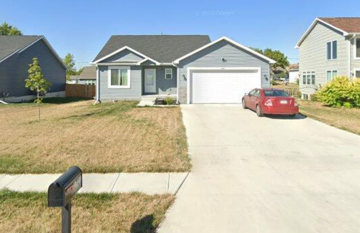 Foto principal - 5 Bedroom and 3 Bathroom House Available F...