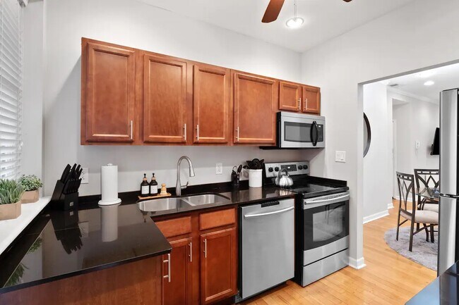 Foto del edificio - 5726 McPherson Ave