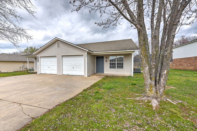 Photo - 4660 W Dover St Townhome