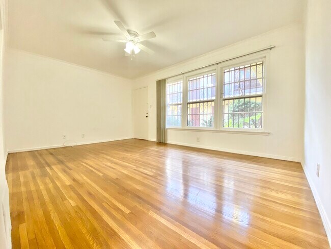 Foto del edificio - 1518 Laurel Canyon Blvd