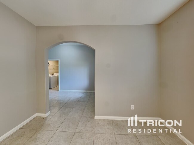 Building Photo - 603 Meadow Springs Dr