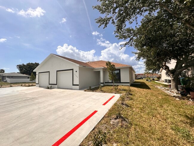 Building Photo - 1107 Diplomat Pkwy E