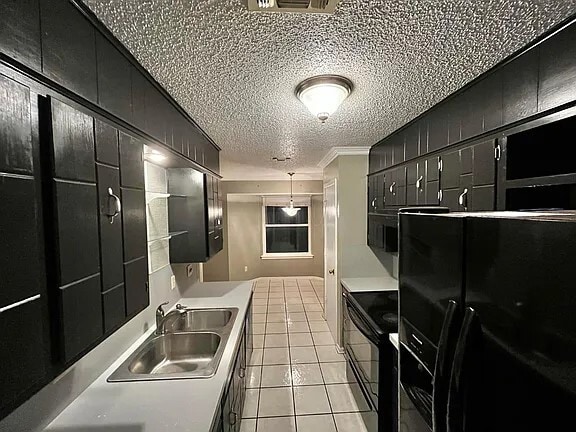 Building Photo - 1204 S Cedar St