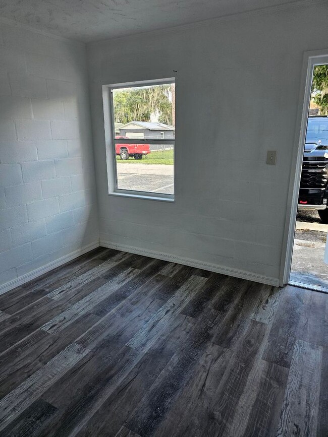 Building Photo - 14 W Herrick Dr