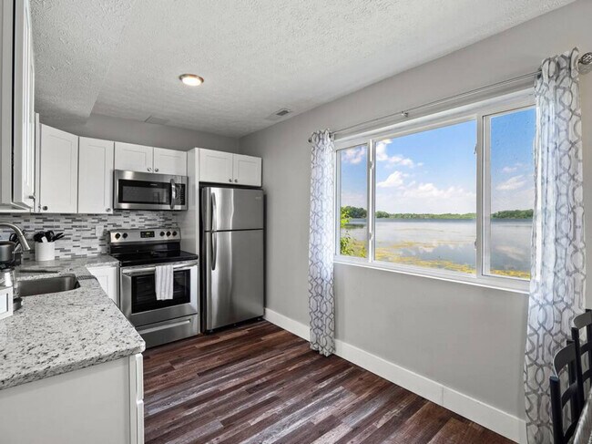Foto del edificio - 829 Portage Lakes Drive