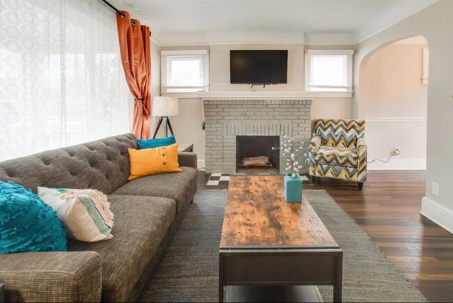 Building Photo - Move In Ready - 3 Bedroom 1.5 Bathroom Sin...