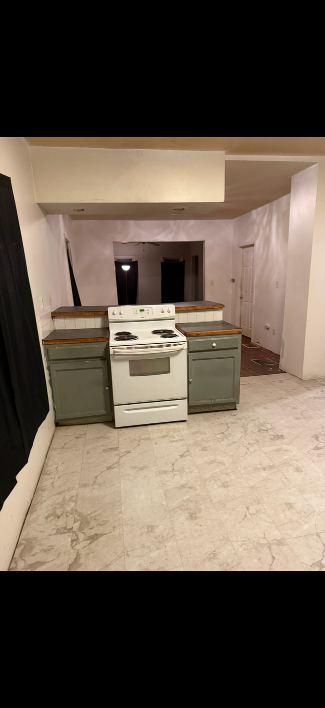 Building Photo - 68 Barton St