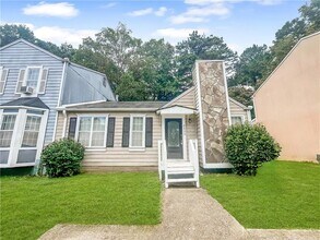 Building Photo - 2033 Charter Manor