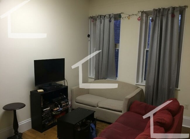 Building Photo - 3 bed1bath unit in Fenway is available in 9/1