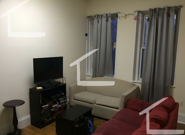 Photo - 3 bed1bath unit in Fenway is available in 9/1 House