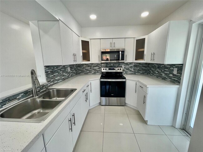 Foto del edificio - 3 br, 2 bath House - 9702 SW 37th Ter