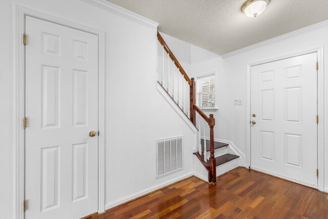 Foto del edificio - 129 Kellerhis Dr