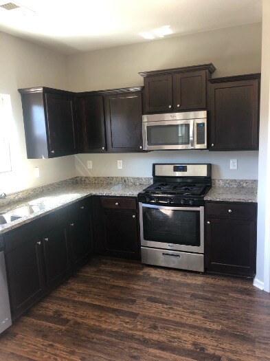 Foto del edificio - 646 Nonsuch Way