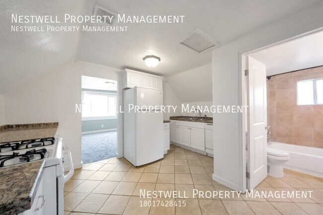 Building Photo - Great 1-bed Top Floor Duplex in Salt Lake ...