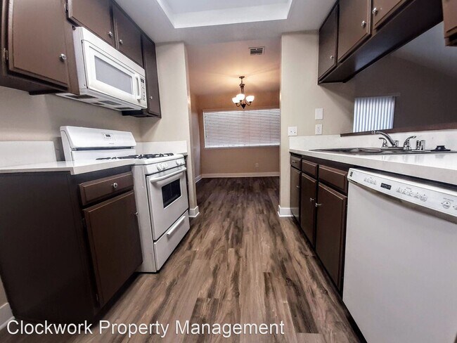 Foto del edificio - 2 br, 2 bath House - 4416 Carmen St