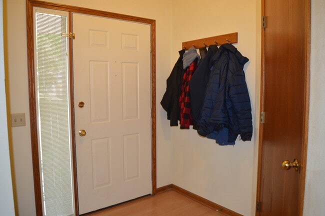 Building Photo - 7917 W Oakbrook Cir