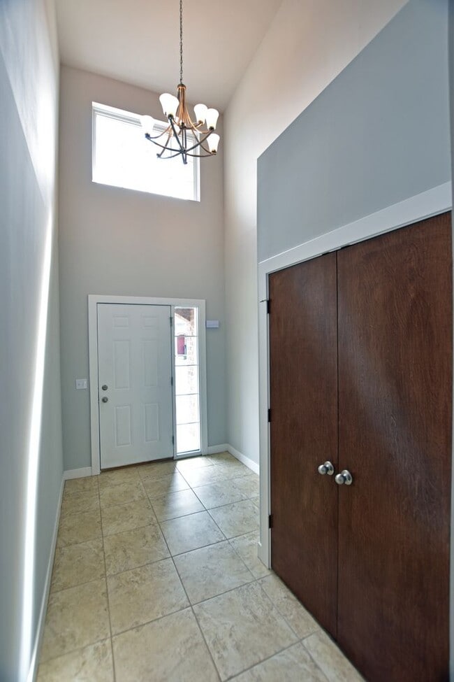 Foto del edificio - Shelby Twp - 3 Bedrooms, 2.5 Baths Townhouse, 2-Car Garage near Stony Creek Park