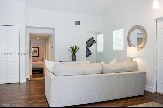 Foto del edificio - 7611 Abbott Ave