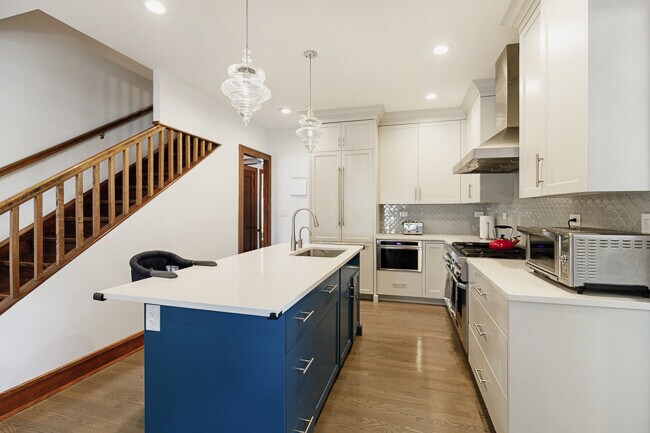 Building Photo - 806 Clinton Pl
