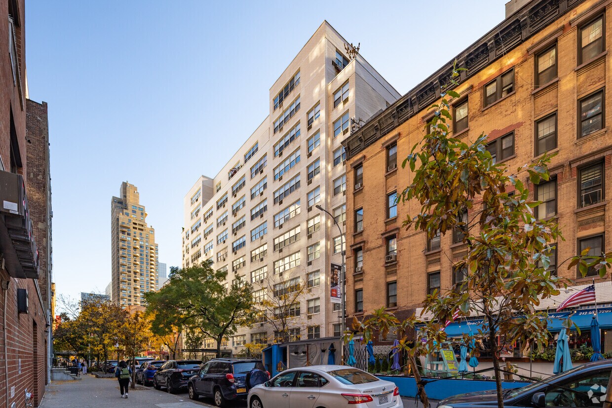 Foto principal - 310 E 70th St