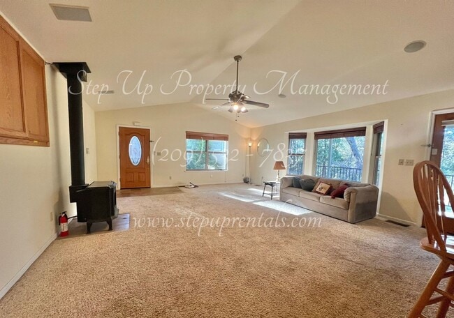 Building Photo - Spacious 4 Bed 2 Bath Home in Lovely Twain Harte Community!