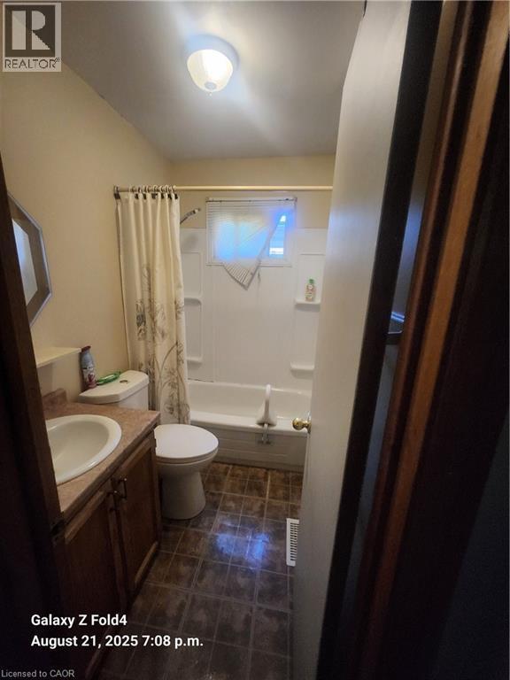 Photo du bâtiment - 18 Huxley Ave S