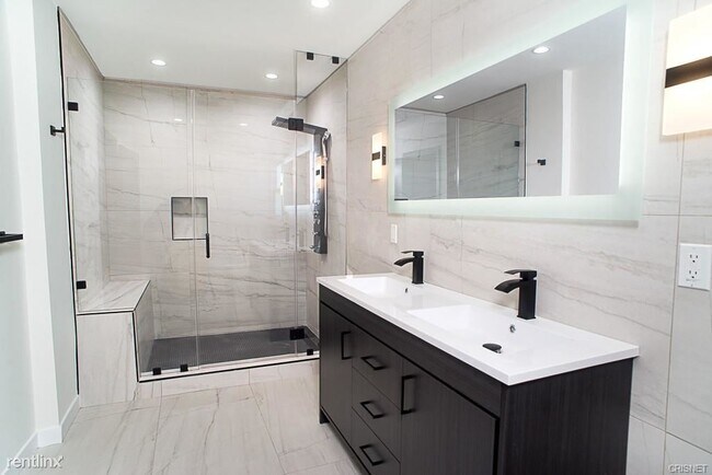 Foto del edificio - 3 br, 2 bath House - 16666 Gilmore St