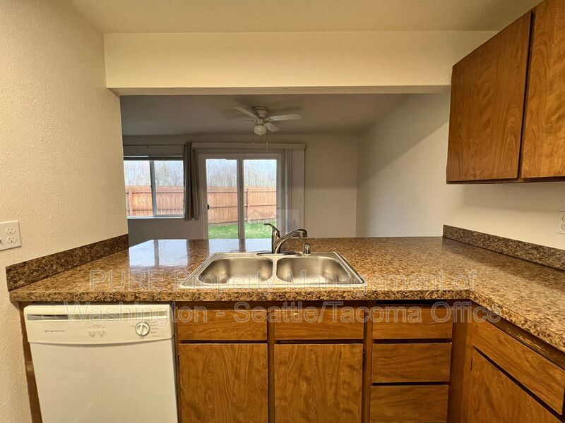 653 Myrtine St Unit B, Enumclaw, WA 98022 Condo for Rent in Enumclaw, WA