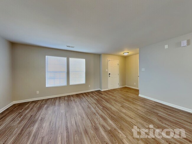 Foto del edificio - 1351 Waterlily Lane