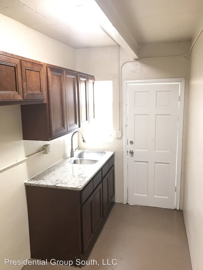 Foto del edificio - 1036 W Robinson St