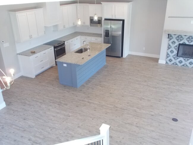 Building Photo - 1940's Meets Modern Amenities !  Revisit t...