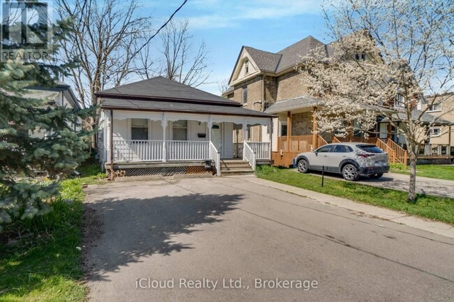 Building Photo - 368 Simcoe St