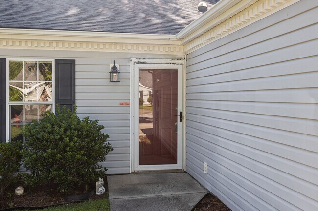 Foto del edificio - 128 Nathan Tisdale Ln