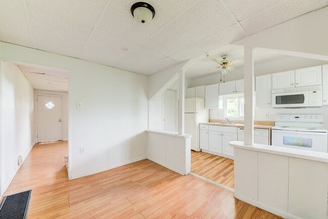 Building Photo - Available August 2026 - Renovated 2 Bedroom Home in Duquesne Heights!