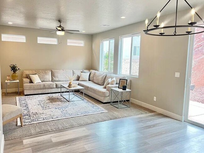 Foto del edificio - 438 N Stone Mountain Dr