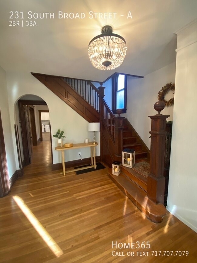 Building Photo - Beautiful Two Bedroom Apartment on South B...