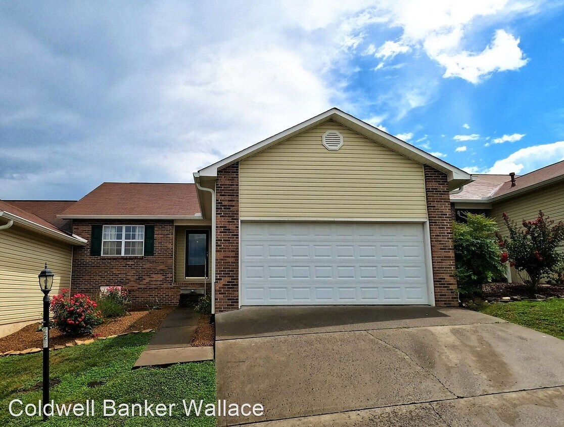 2 br, 2 bath House 225 Executive Meadows... House Rental in Lenoir