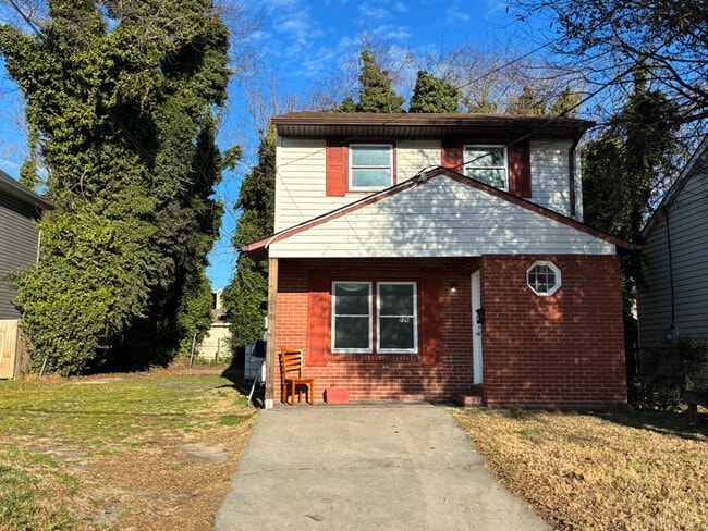 Building Photo - 729 16th St