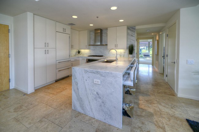 Building Photo - 7151 E Rancho Vista Dr