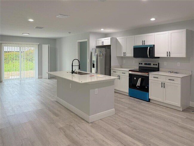 Building Photo - 608 Cougar Blvd