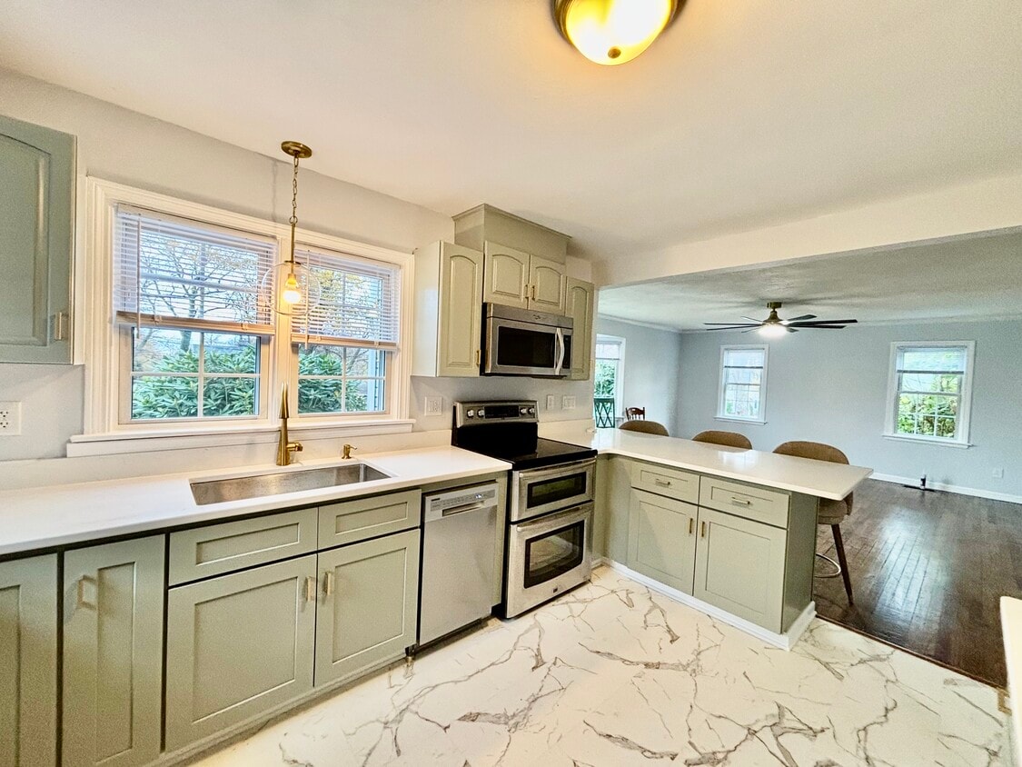 Foto principal - 3327 Alpine Dr