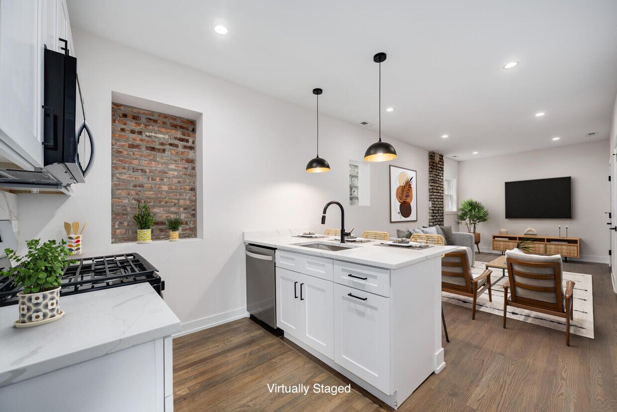 Foto principal - 2455 W Armitage Ave